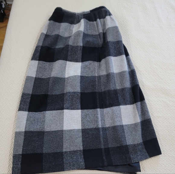Rafaella Petites Plaid Black Gray Women's Wrap Skirt Size 8P Wool Blanket Fringe - Picture 13 of 15